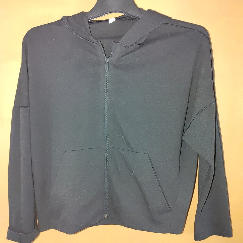 LULULEMON Woman's Long Sleeves  Hooded Crop Jacket Size 6 Used